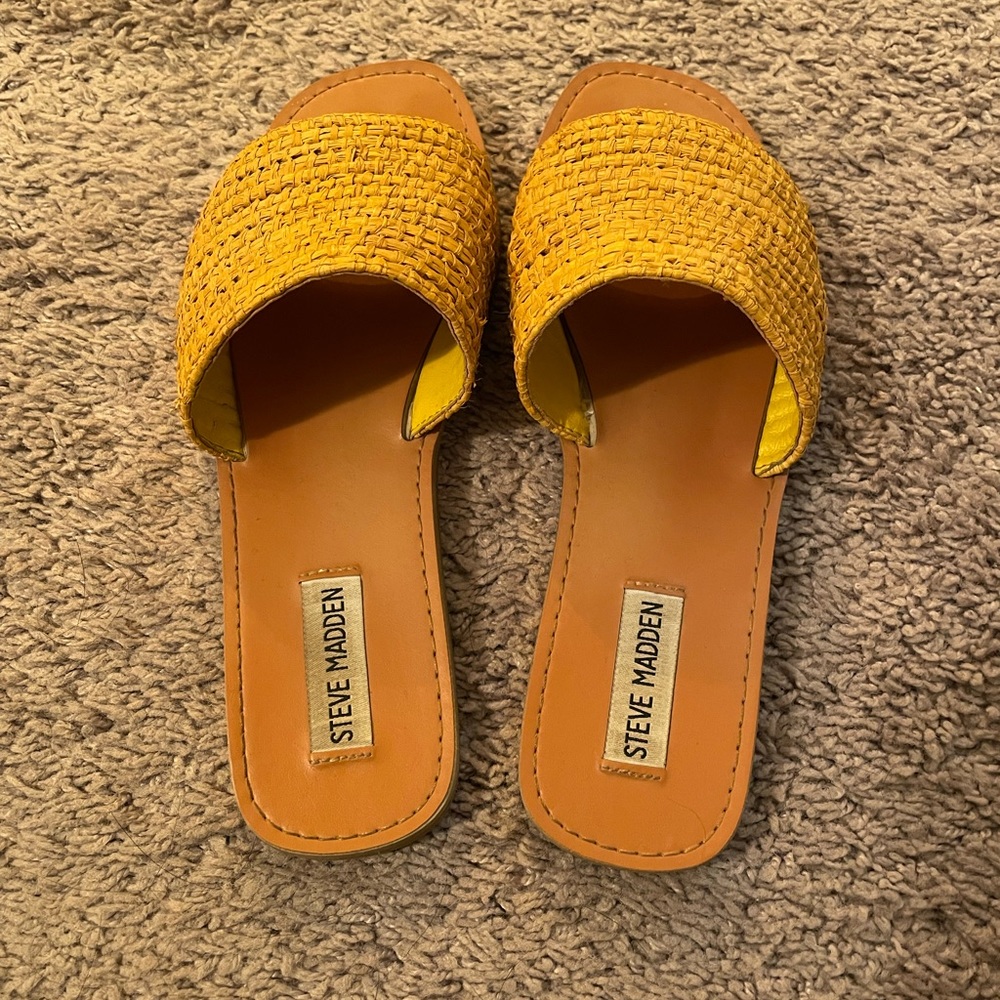 Steve Madden raffia sandal